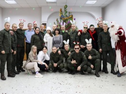 В Харькове для молодых гвардейцев устроили новогодний мюзикл