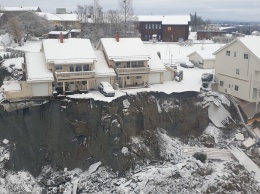 В Норвегии спасатели второй день ищут под завалами жертв гигантского оползня