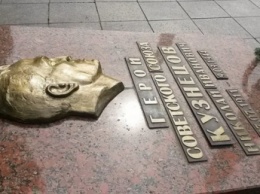 Во Львове неизвестные пытались раскопать могилу советского разведчика Кузнецова