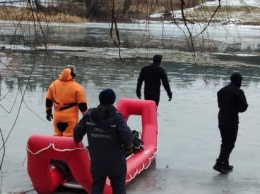 Под Харьковом спасатели извлекли из реки утопленника