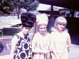 Зачем советские женщины носили в волосах консервные банки?