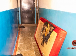 В Днепре на Уральской в квартире произошел пожар: спасателям не давали его потушить