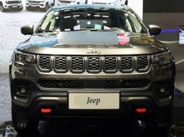 Семиместный Jeep Compass 2021 поймали на дороге