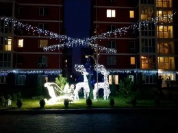 В Днепре на Левобережном двор погрузился в атмосферу новогодней сказки (фото)