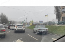 В Мелитополе внедорожник с "копейкой" дорогу не поделили (фото, видео)