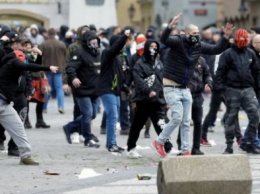 COVID-протесты в Чехии: премьеру преподнесли гроб и унитаз