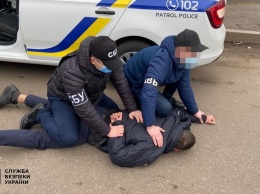 В Днепропетровской области задержали полицейского при получении взятки