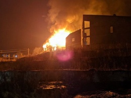 В Карпатах горели коттеджи с туристами - фото