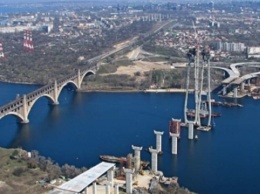В Запорожье для строительства мостов прибыл самый мощный в Европе плавучий кран