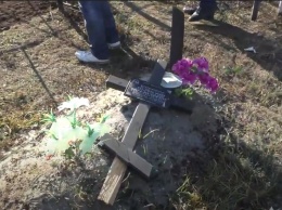 Николаевская полиция задержала вандала, разгромившего кладбище в Прибугском (ВИДЕО)