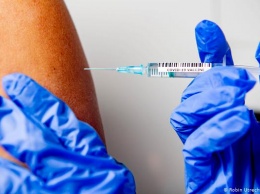 Что нужно знать о риске и побочных эффектах прививки от коронавируса