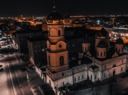 Митрополит Ириней возглавил праздничное ночное богослужение в Свято-Троицком кафедральном соборе Днепра