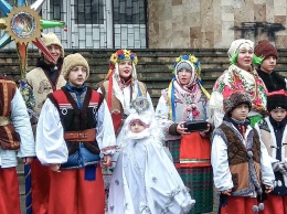 Казацким вертепом дети поздравили запорожцев с Рождеством - фото