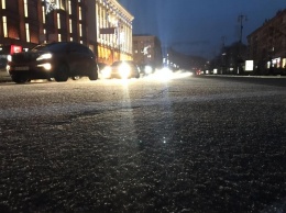 Мокрый снег и гололед. Спасатели объявили I уровень опасности на дорогах Украины