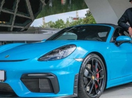 80-летний фанат Porsche купил 80-й спорткар бренда