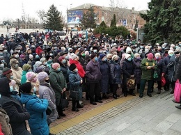Жители Никополя вышли на митинг против повышения цен на электроэнергию, газ и воду