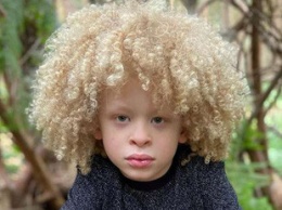 Белокожий афробританский мальчик с роскошными кудрями стал звездой в Instagram (фото)