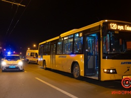 В Днепре на проспекте Героев мужчина бросился под колеса автобуса: видео момента
