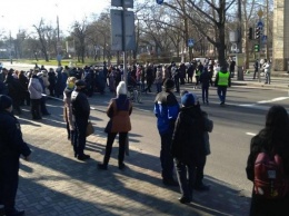 В Николаеве сотня николаевцев перекрыла Ингульский мост: протестовали против повышения тарифов (ФОТО, ВИДЕО)