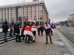 В Киеве на Майдане организовали "цепь солидарности" с протестующими в Беларуси