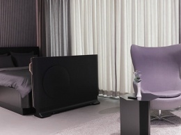 LG показала кровать с выдвижным прозрачным OLED-телевизором