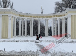 Шевченко под снегом: как сегодня выглядит популярный днепровский парк (фото)