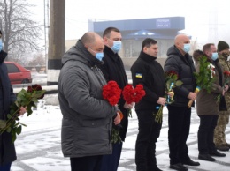 Командование ООС почтило память жертв теракта под Волновахой