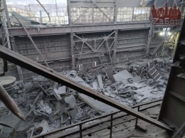В Запорожье из-за снегопада провалилась крыша завода ферросплавов