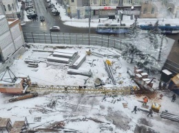 На вагончик рабочих: в центре Харькова рухнул строительный кран