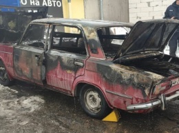 В Днепре в гараже на Журналистов после установки ГБО загорелся ВАЗ
