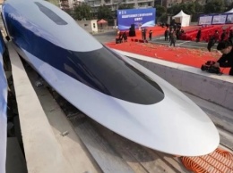 В Китае показали скоростной поезд на магнитной подушке, который сможет летать в ваккуумной трубе. Фото и видео
