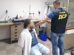 Львовские полицейские завершили следствие по делу наркодельцов, изготавливавших метадон в лаборатории университета