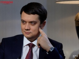 Разумков сказал, что некоторые депутаты носят в Раде "дырявые" маски