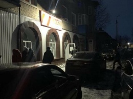 Ночью в Родинском пытались взломать и пробраться в магазин (ФОТО)