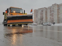 Как в Киеве боролись со снегом: появились кадры