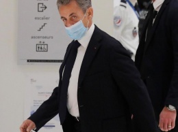 Франция расследует передачу Саркози 3 млн евро из России
