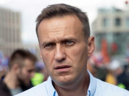 Навальный возвращается в Россию: возле аэропорта уже стоят автозаки