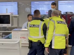 Спасибо, не надо: немецкая полиция проводила "берлинского пациента" в Москву