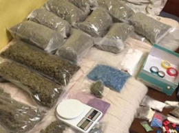 Полицейские задержали закладчика, получившего по «Новой почте» наркотиков на 11 миллионов гривен