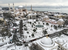 Стамбул засыпало снегом