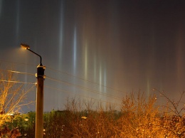 Удивительное явление: в небе под Одессой заметили световые столбы