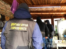 Киевские оперативники задержали банду, организовавшую масштабнуюнарколабораторию