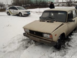 На Днепропетровщине ранее судимый мужчина угнал "ВАЗ" у односельчанина