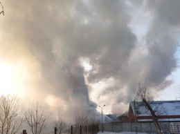 По Днепром пылает церковь, могут рухнуть купола (ФОТО, ВИДЕО)