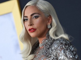 Папа Римский или Тимошенко: Леди Гага пришла на инаугурацию Байдена в необычном образе