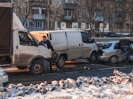 В Днепре на Богдана Хмельницкого столкнулись пять автомобилей: появилось видео