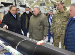 Министр обороны проинспектировал выполнение заказов запорожскими предприятиями ОПК