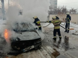 В Днепре на Щепкина за несколько минут сгорел автомобиль