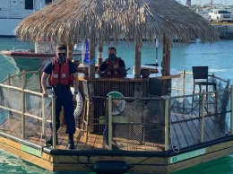 Во Флориде американец угнал плавучий бар и отправился на нем в Карибское море (ВИДЕО)