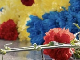 Криворожане почтили память комвзвода десантников, погибшего в сбитом ИЛ-76, - ФОТО